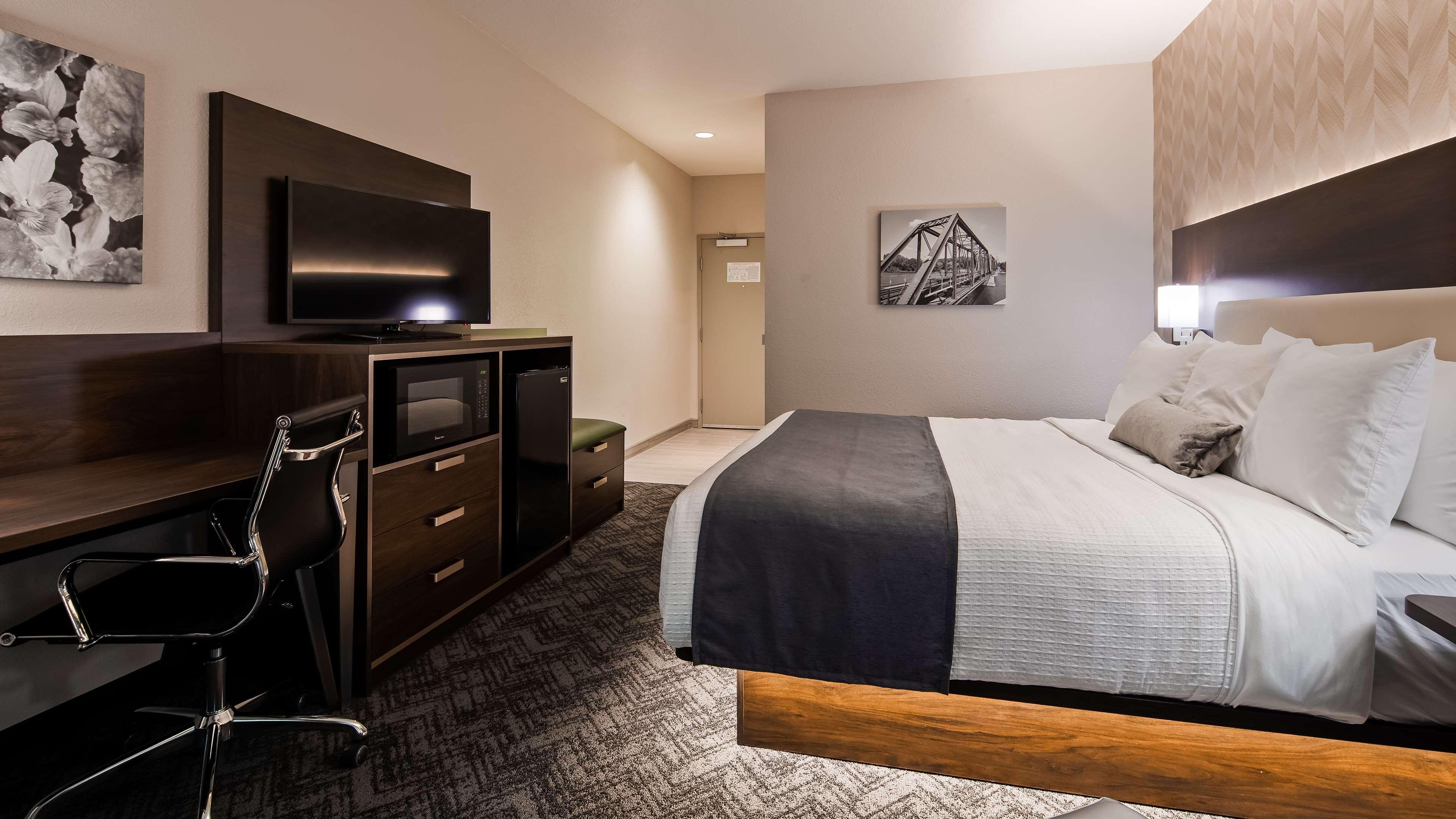 Western Parkside & Hotel